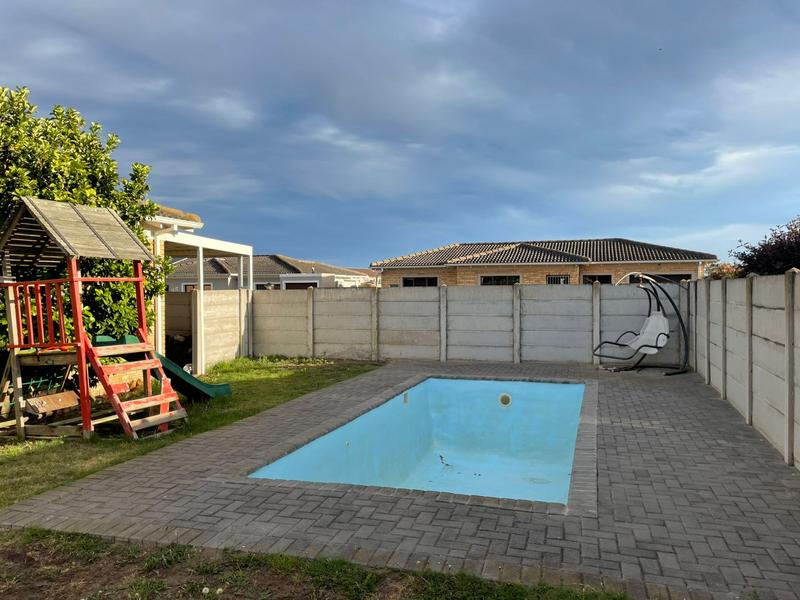 4 Bedroom Property for Sale in Hunters Retreat Eastern Cape